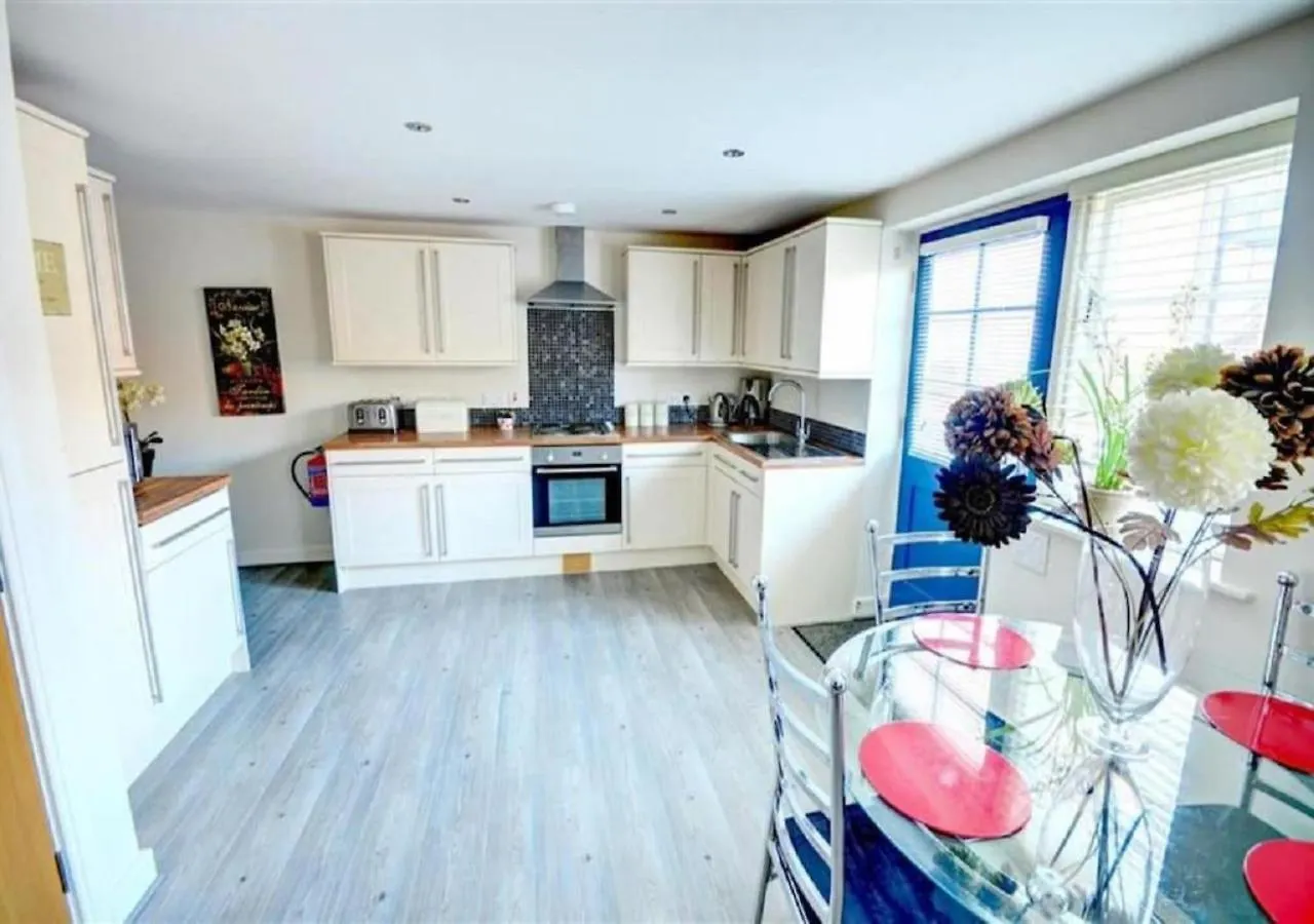 公寓 Luxury 2 Bed Cottage Close To Beach-With Parking! 斯卡伯勒