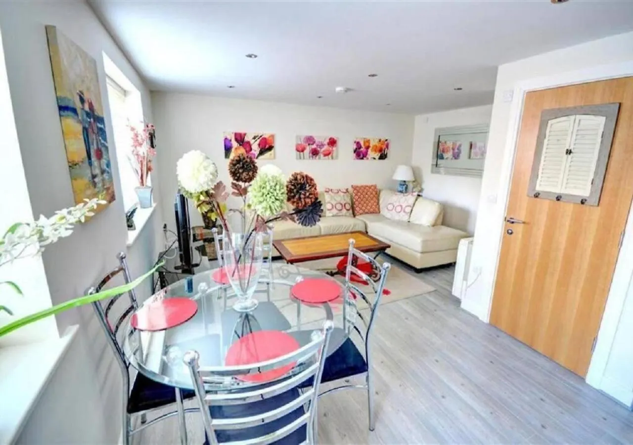 Luxury 2 Bed Cottage Close To Beach-With Parking! 斯卡伯勒 0*,