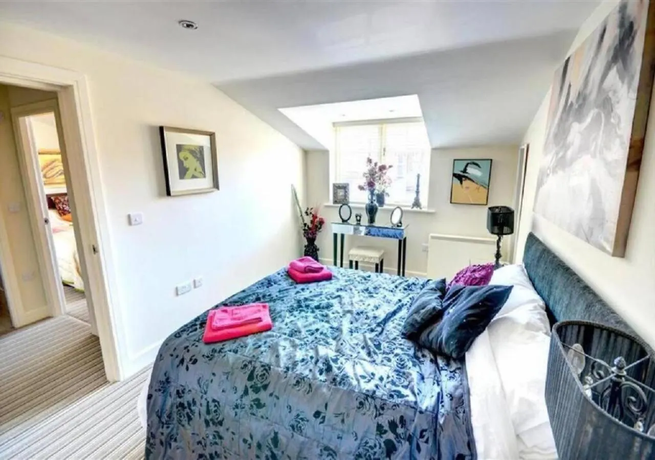 Luxury 2 Bed Cottage Close To Beach-With Parking! 斯卡伯勒